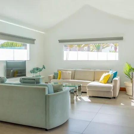 Hyde Park Lane Villa *